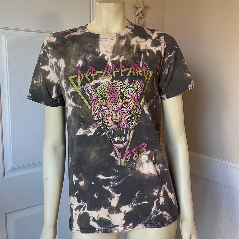 DISTRESSED Vintage Couture Tie Dye Gray Beige Neon Triangle Def Leopard Tee S